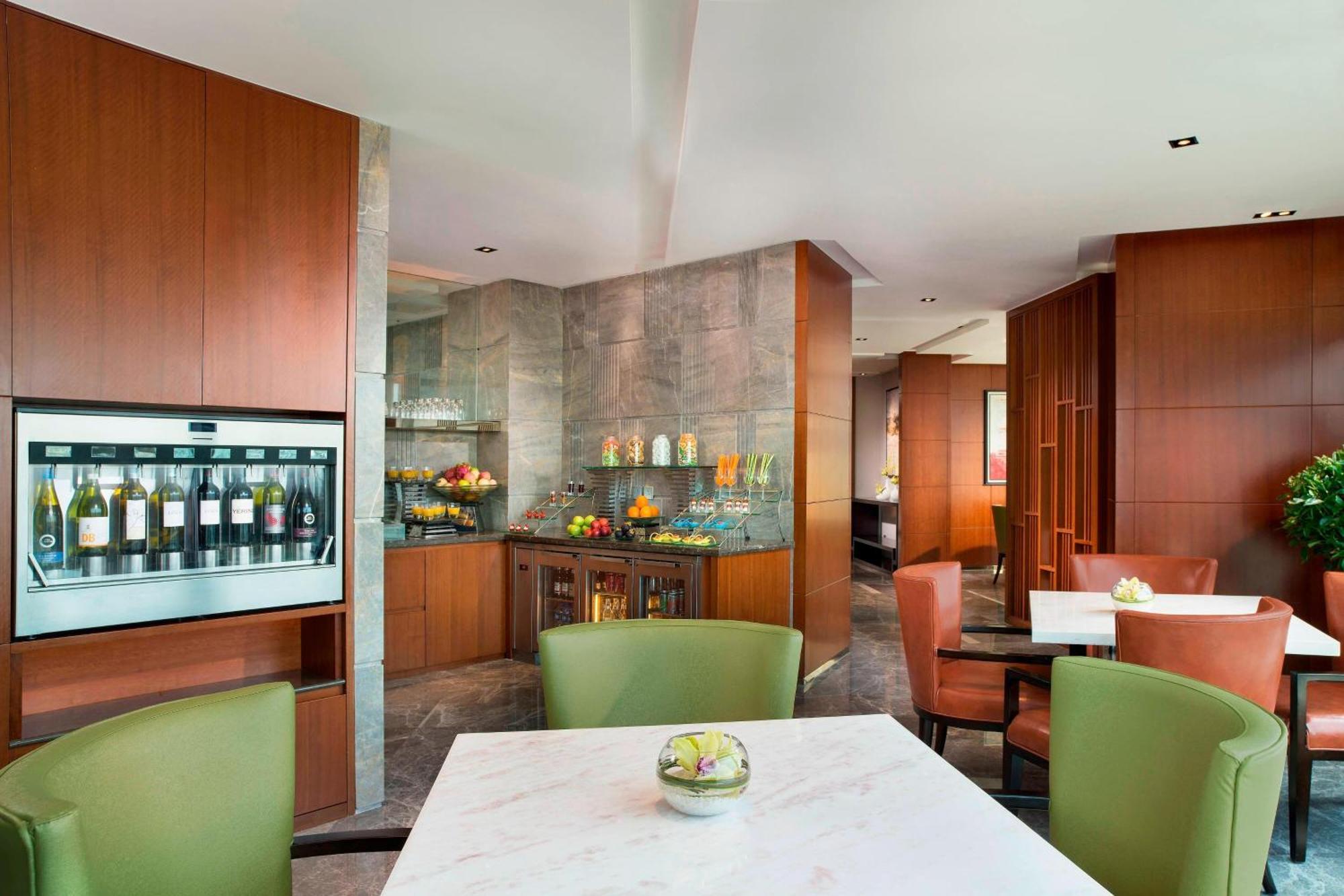 Sheraton Grand Beijing Dongcheng Hotel Экстерьер фото