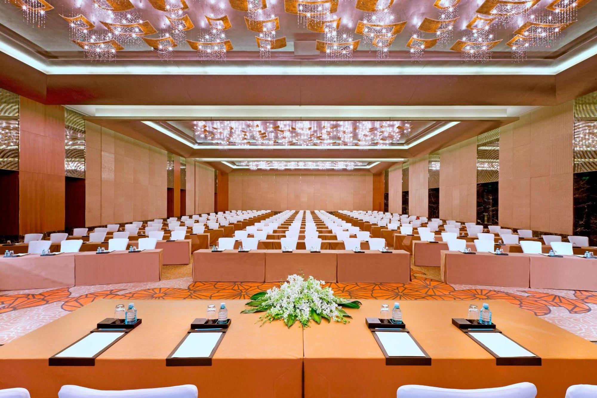 Sheraton Grand Beijing Dongcheng Hotel Экстерьер фото