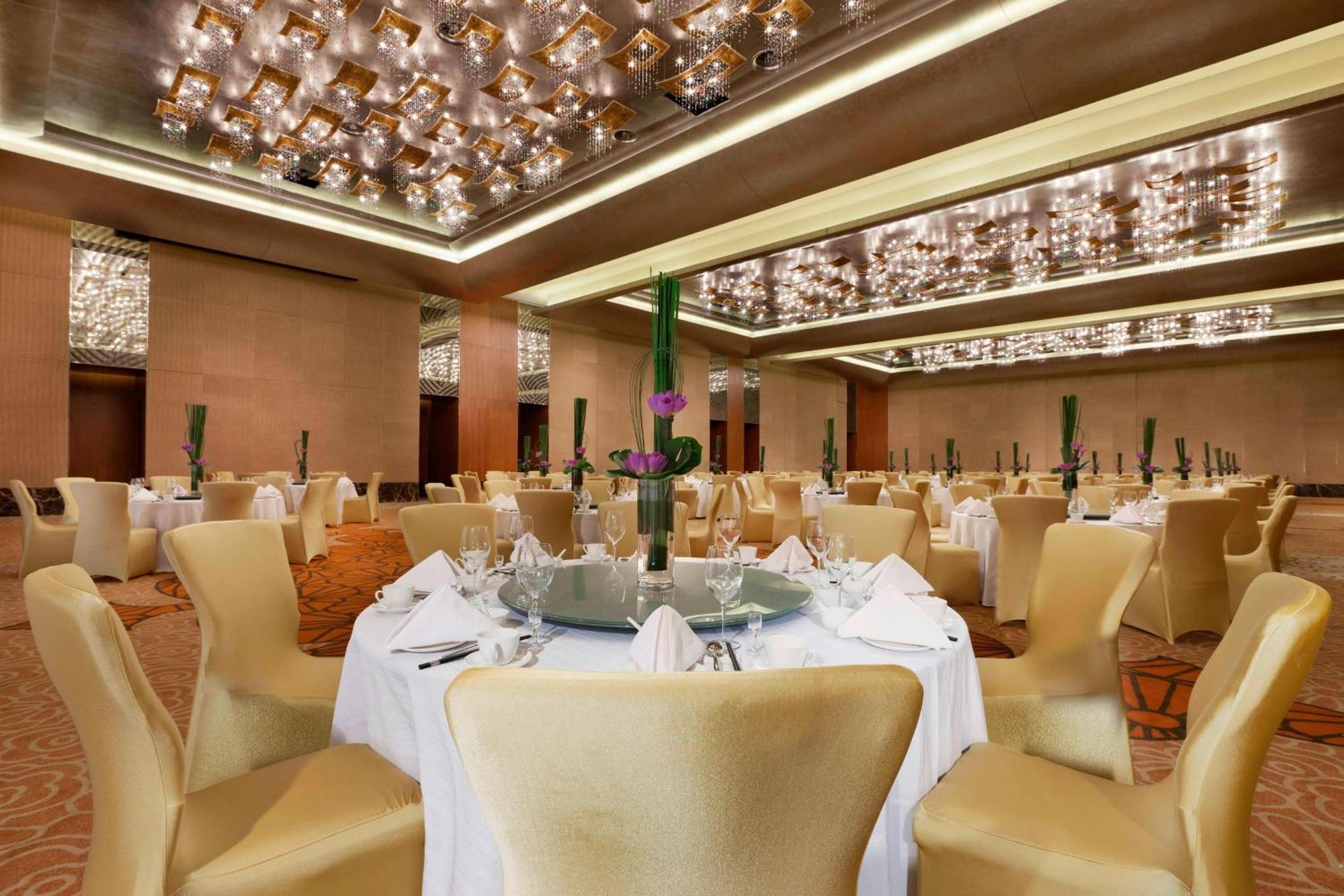 Sheraton Grand Beijing Dongcheng Hotel Экстерьер фото